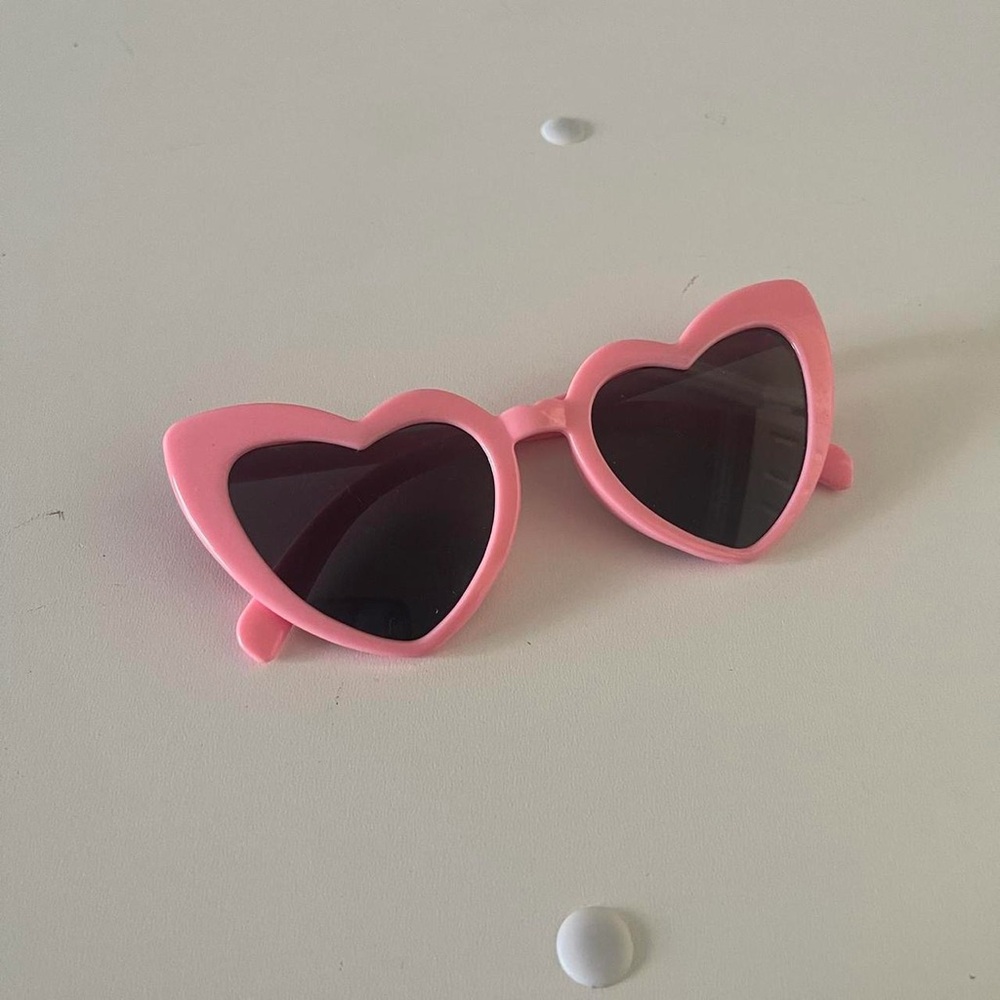 Women’s Pink Heart Shaped Cateye Plastic Sunglasses